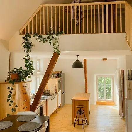Apartamento Loft Above Stables With Donkeys By Burgwald Wetter (Hessen)